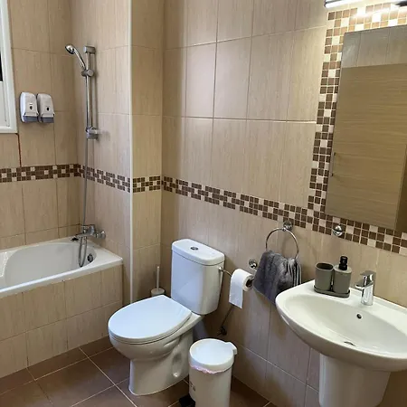 Majestic Gardens 10 Minutes From Larnaka Airport Apartment Tersephanou