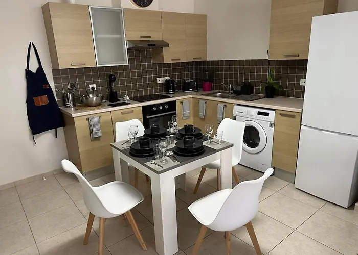 Majestic Gardens 10 Minutes From Airport *