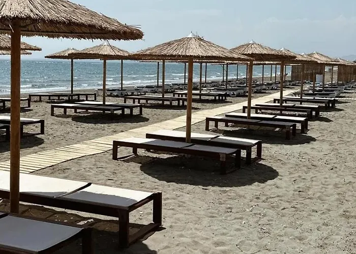 Majestic Gardens 10 Minutes From Airport Appartement Tersephanou