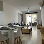 Apartmán Majestic Gardens 10 Minutes From Larnaka Airport *