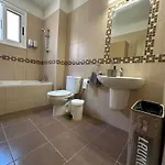アパート Majestic Gardens 10 Minutes From Larnaka Airport *