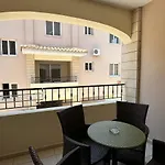 Majestic Gardens 10 Minutes From Larnaka Airport アパート *