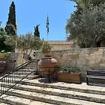 Majestic Gardens 10 Minutes From Larnaka Airport شقة *