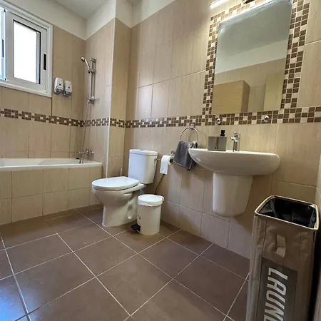 Apartamento Majestic Gardens 10 Minutes From Larnaka Airport *