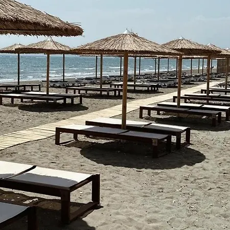 Majestic Gardens 10 Minutes From Airport Апартаменты Ларнака