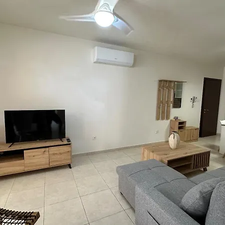 Апартаменты Majestic Gardens 10 Minutes From Airport Ларнака