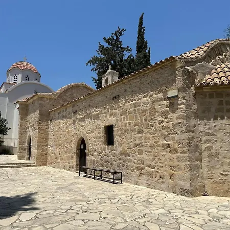 Majestic Gardens 10 Minutes From Larnaka Airport Apartamento *