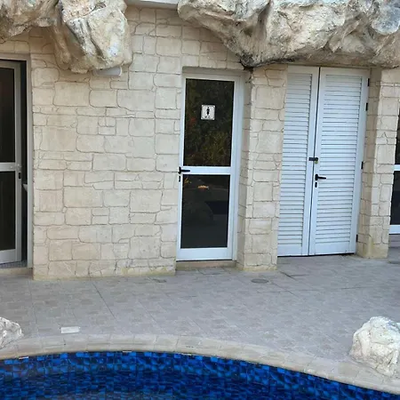Majestic Gardens 10 Minutes From Larnaka Airport * ترسيفانو