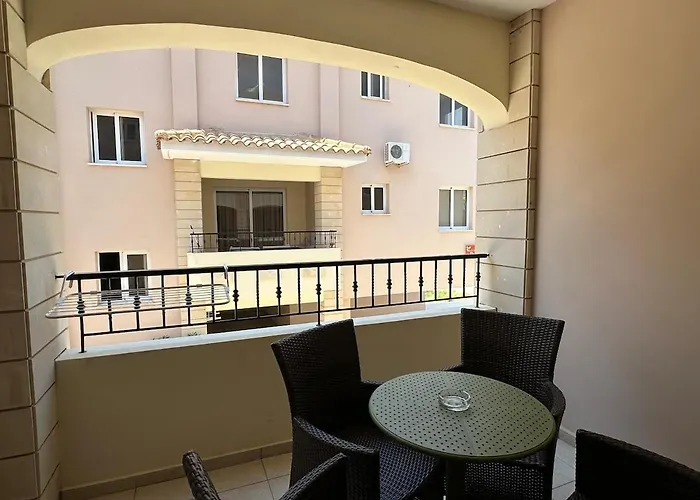 Majestic Gardens 10 Minutes From Larnaka Airport アパート *